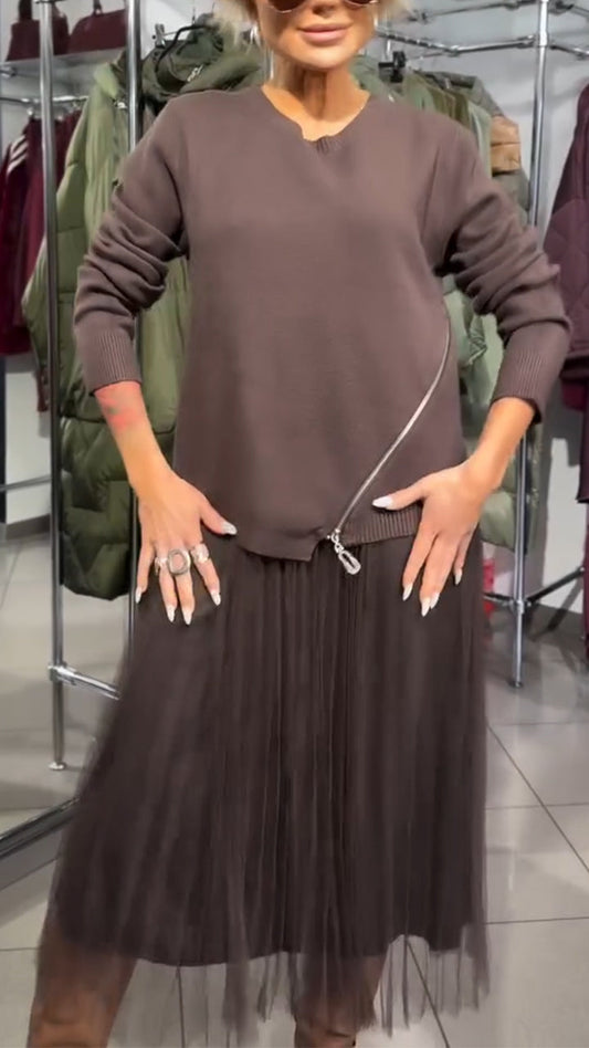 Women's dress with side zipper and patches